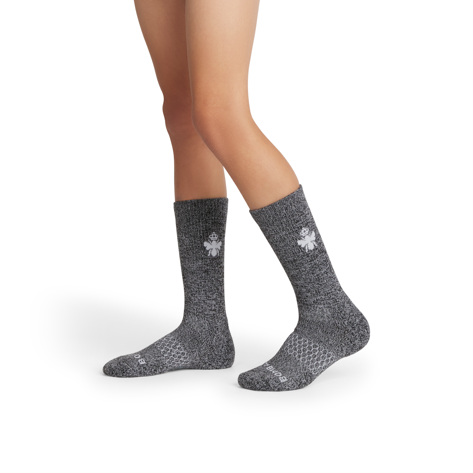 official-bombas::10341-black-white-youth-unisex-onmodel-2-transparent.png