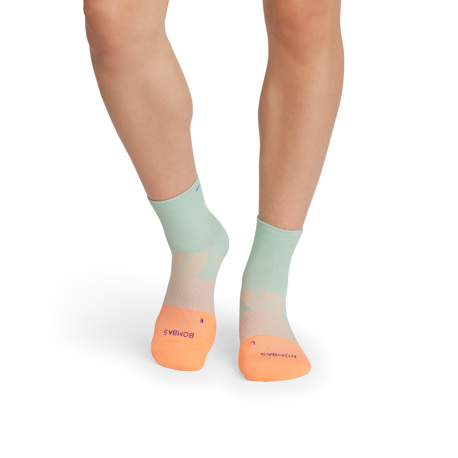 official-bombas::10364-mintfoam-adult-female-onmodel-2-transparent.png