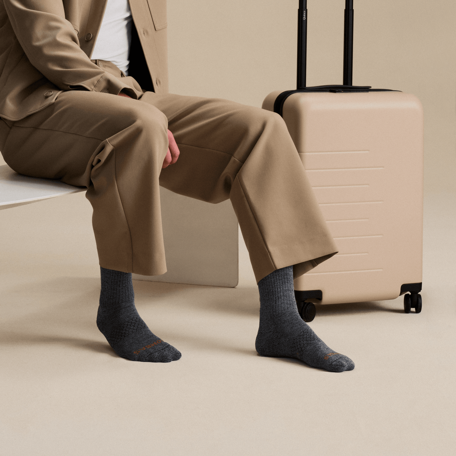 official-bombas::10387-midnightnavy-desertkhaki-adult-male-onmodel-00-transparent.png
