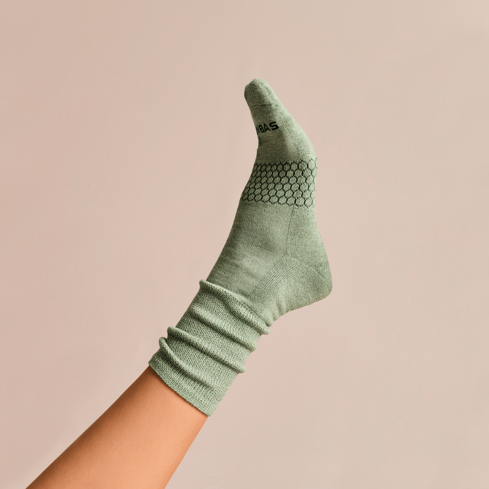 official-bombas::10530-mintfoam-oceanshadow-adult-female-onmodel-0-transparent-v3.png