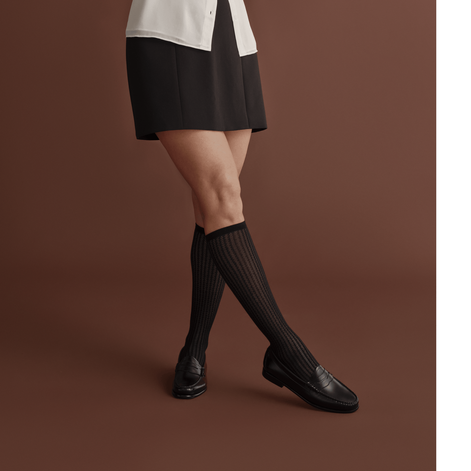 official-bombas::9729-black-adult-female-onmodel-000-transparent.png